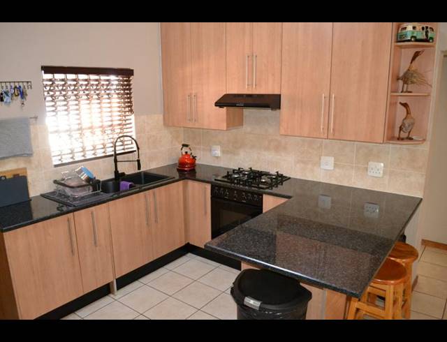 2 BEDROOM TOWNHOUSE FOR SALE IN SUGAR BUSH ESTATE